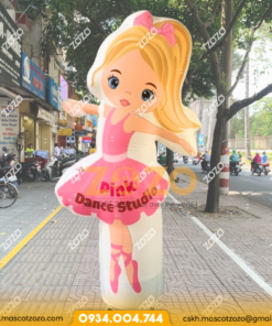 Rối hơi vẫy tay cô bé múa ballet