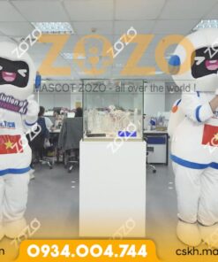 Alternative view of MASCOT PHI HÀNH GIA