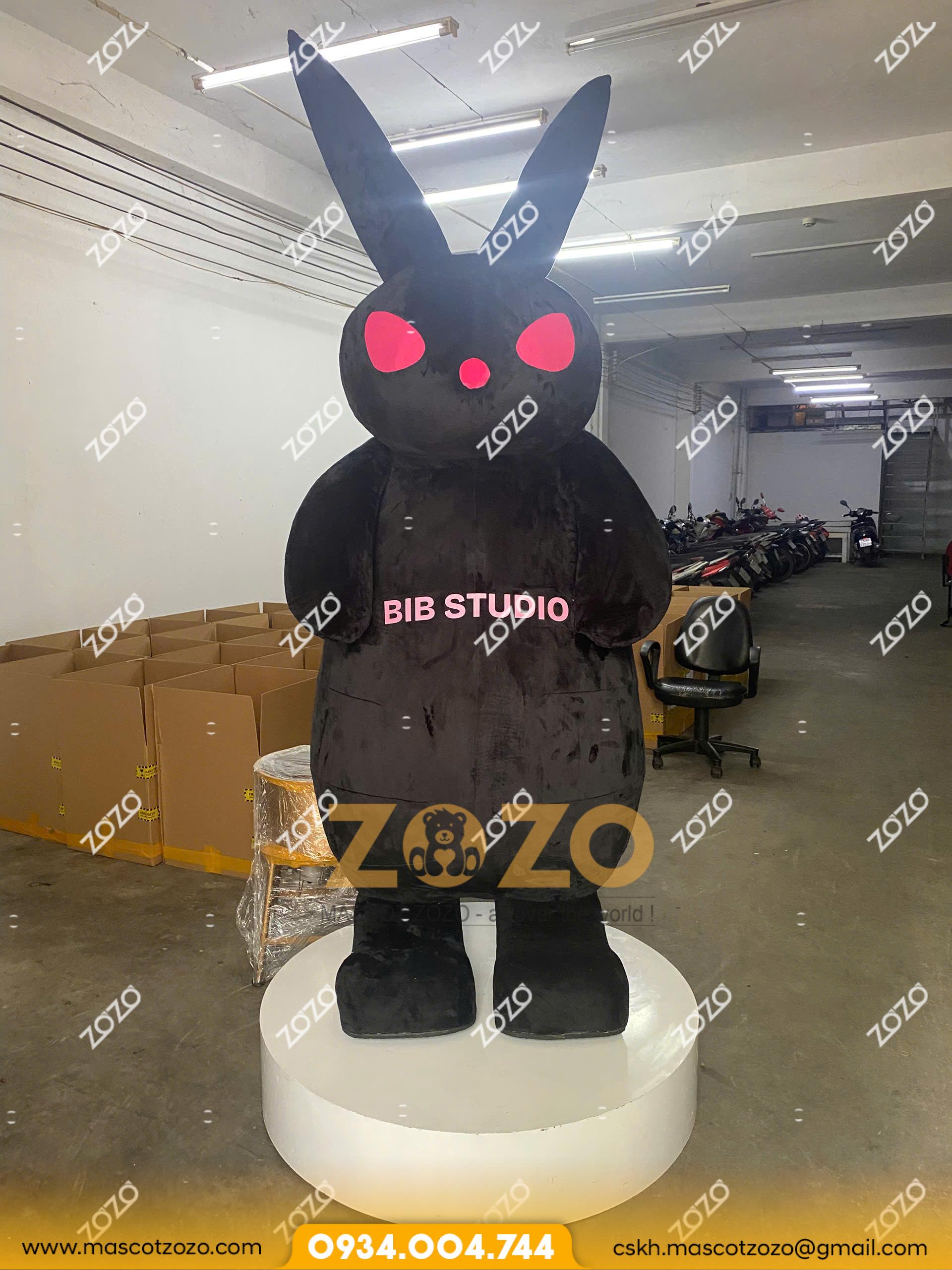 MÔ HÌNH XỐP MASCOT THỎ ĐEN