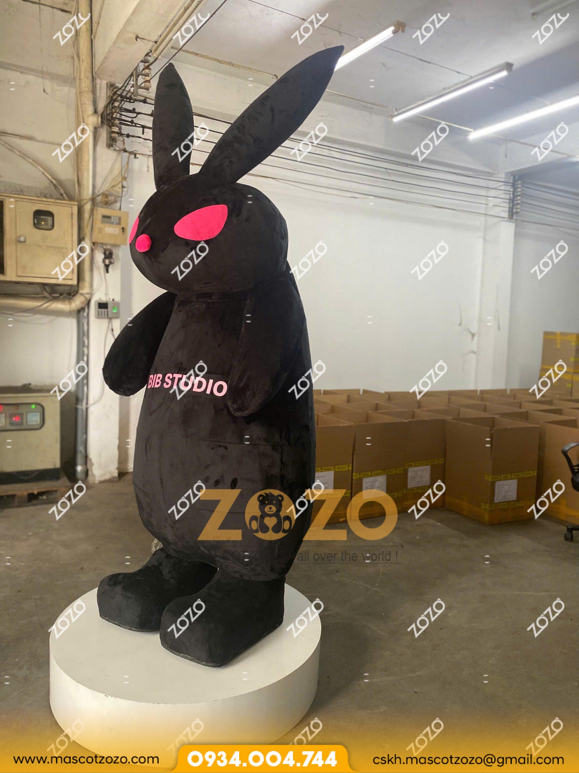 MÔ HÌNH XỐP MASCOT THỎ ĐEN - Ảnh 2