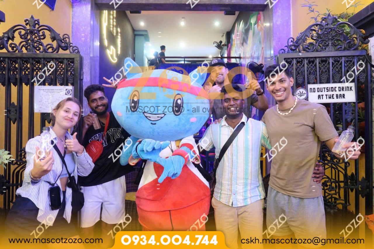 mascot mèo Bobby 4 4 2