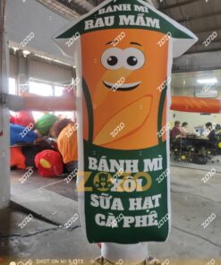 RỐI HƠI VẪY TAY CỬA HÀNG BÁNH MÌ