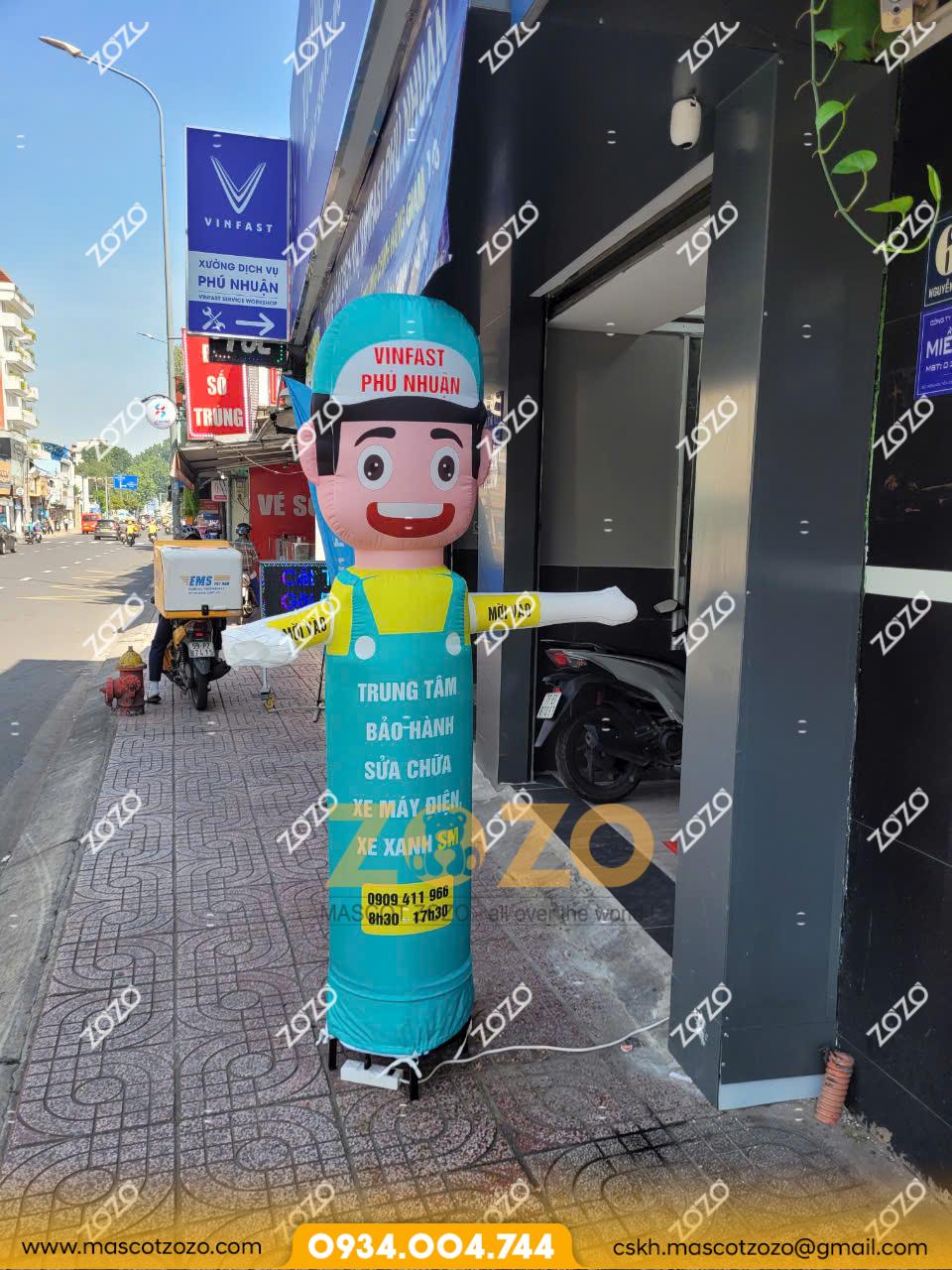 RỐI HƠI VẪY TAY CỬA HÀNG XE ĐIỆN
