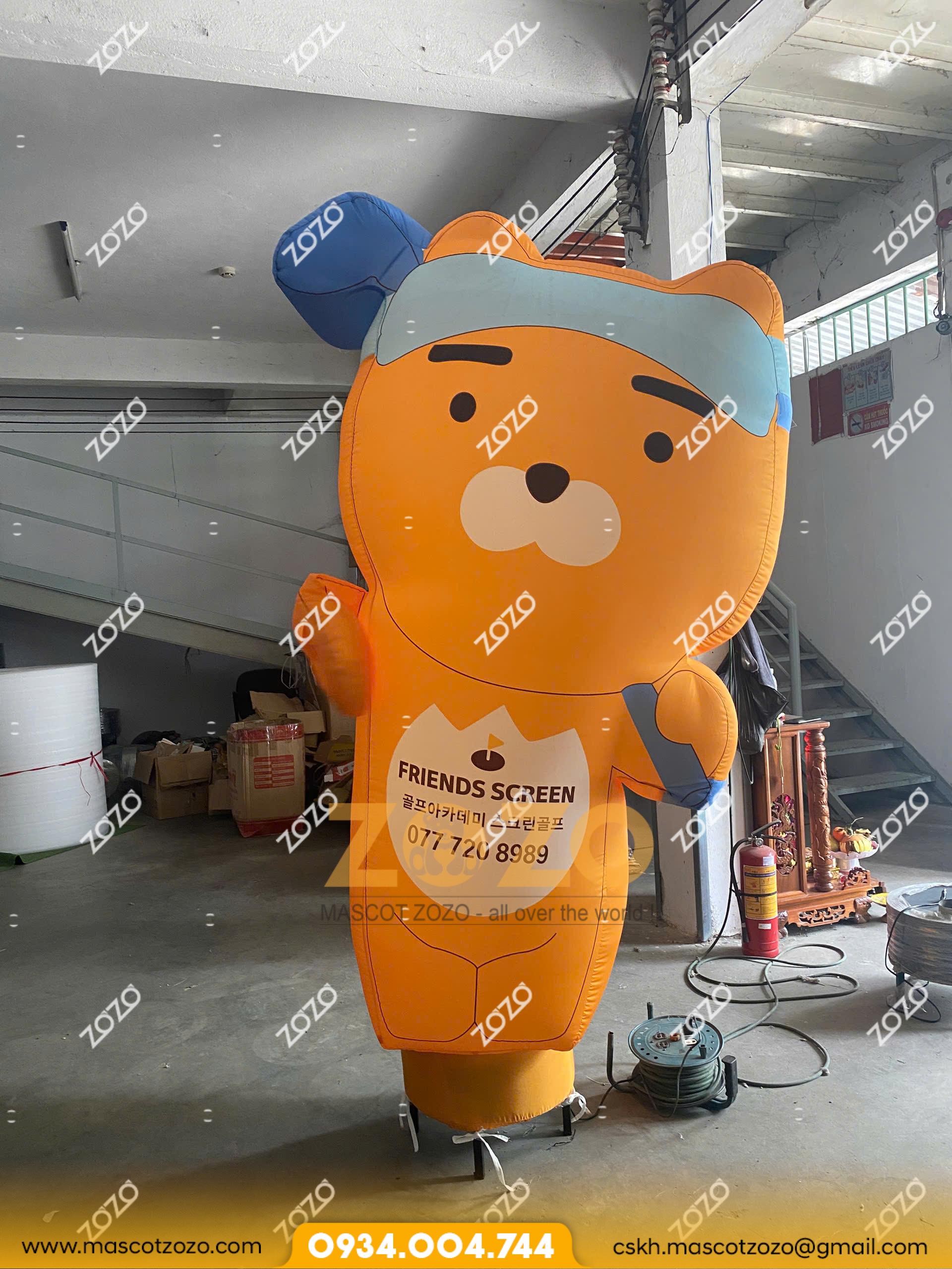 RỐI HƠI VẪY TAY GẤU VÀNG SÂN GOLF